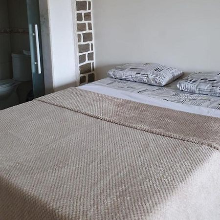 Guest House Flor De Laranjeira São Pedro da Aldeia Quarto foto